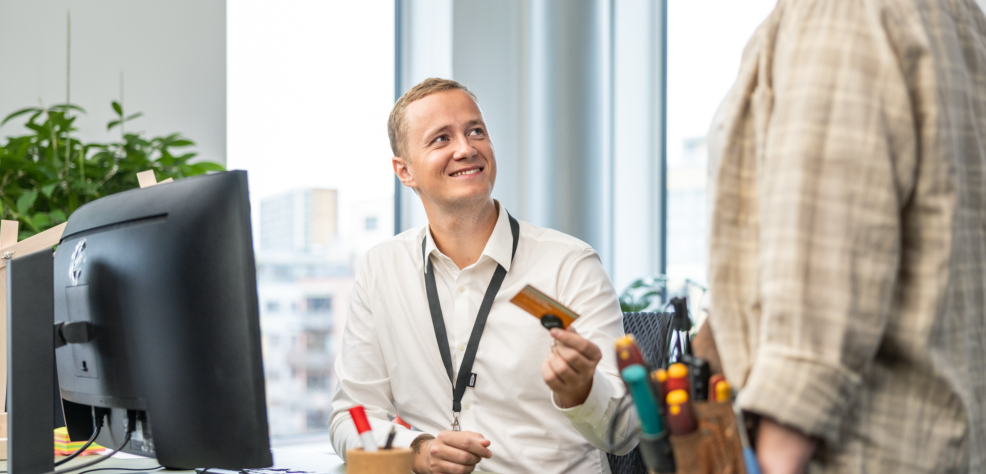 Man showing someone at his desk the Circle K Pro card